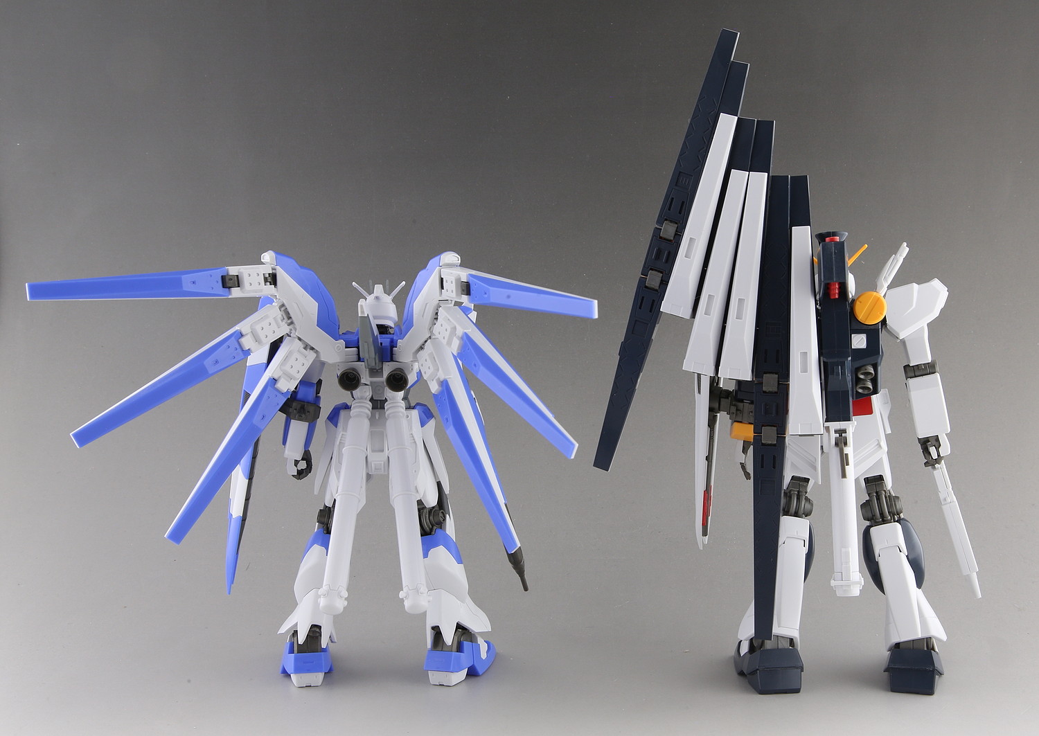 νガンダムhws装備型 塗装済完成品]RG Hi-νガンダム / HG